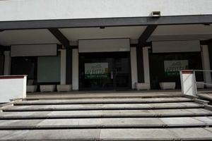 Sciuti-Paternò: locale comm. 190 mq con spazio est