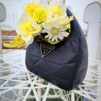 🖤 Vaso / Contenitore decorativo Prada

Elegante 