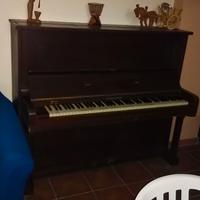 pianoforte a parete  antico del 1900