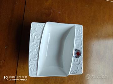 Vassoietto in porcellana bianca decorata