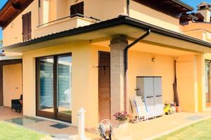 Strà: Villa Bifamiliare Con Giardino