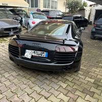 AUDI R8 allest v10 versione nera tagliandi_permute