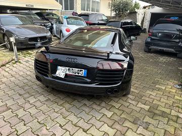 AUDI R8 allest v10 versione nera tagliandi_permute