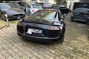 AUDI R8 allest v10 versione nera tagliandi_permute