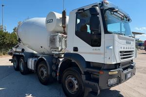 IVECO TRAKKER 450 con betoniera CIFA