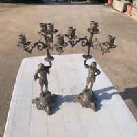 Cadelabri antichi di bronzo pieno grandi