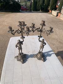 Cadelabri antichi di bronzo pieno grandi