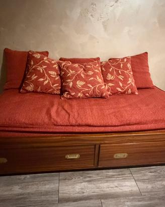 letto di bordo con fodera su misura e cuscini