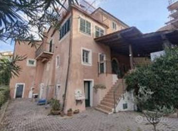 Immobile in asta di 506 m² con più di 5 locali a O