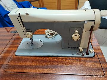 Macchina per cucire Necchi supernova Julia 530