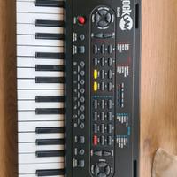 Tastiera elettronica con porta spartito