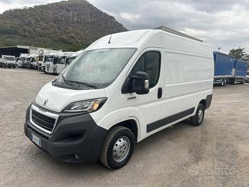 Furgone Peugeot porte laterali e posteriori