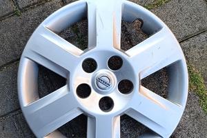 solo un copricerchio originale Nissan Qashqai 