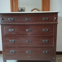 Antico mobile da restaurare 