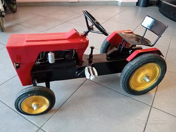 TRATTORINO D'EPOCA A PEDALI