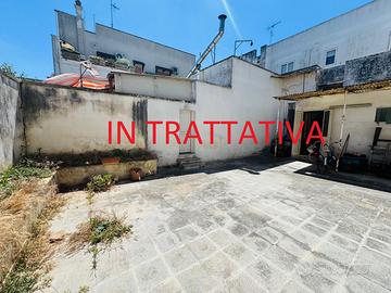 ABITAZIONE SEMINDIPENDENTE CON GIARDINO