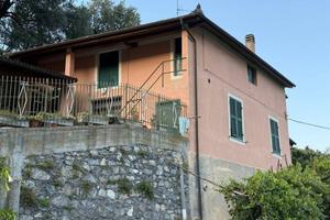 Rustico / Casale di 115 m² con 5 locali e box auto