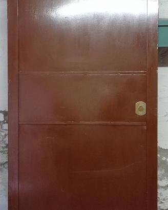 Porta in ferro per cantina