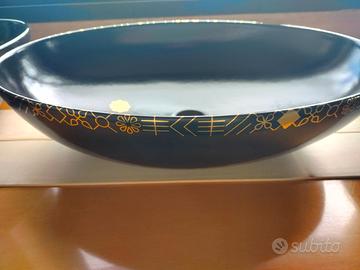 Lavabo nero con decoro oro