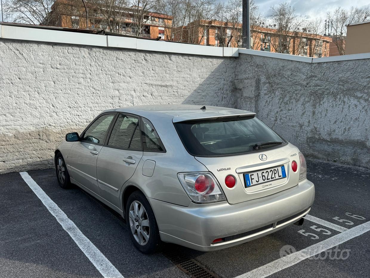 Lexus IS 1ª serie