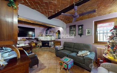 RIF V007 : Casa singola con ampio giardino privato