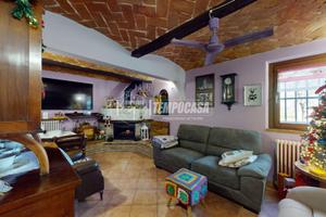 RIF V007 : Casa singola con ampio giardino privato