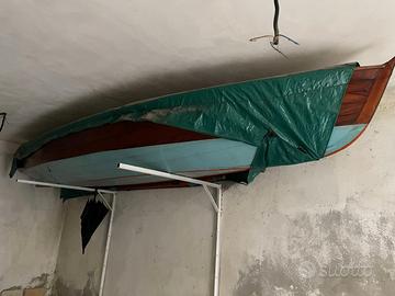 Barca d'epoca in legno