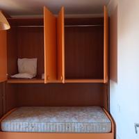 cameretta bimbi arancio e legno 