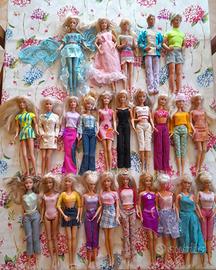 Lotto 23 Barbie usate e 2 Ken usati