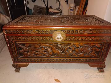 antico baule Cinese in legno di Canfora del 900