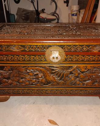 antico baule Cinese in legno di Canfora del 900