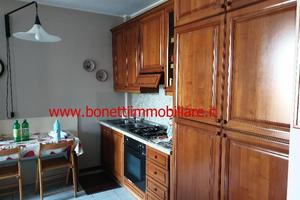 Piccola palazzina centro paese