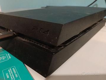 PS4 1 TB COME NUOVA COMPLETA DI ACCESSORI
