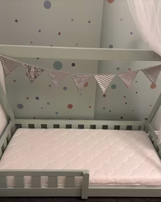 Letto montessoriano + materasso + accessori