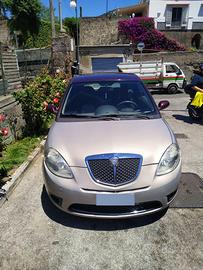 Lancia y in buonissime  condizioni.