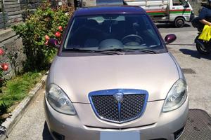 Lancia y in buonissime  condizioni.