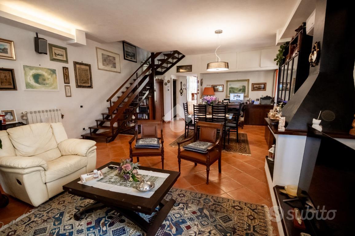 VILLA A SCHIERA D'ANGOLO A SANTA MARINELLA - View 2