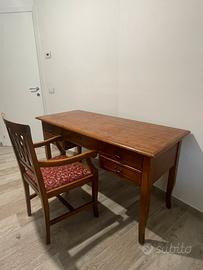 Scrivania con sedia