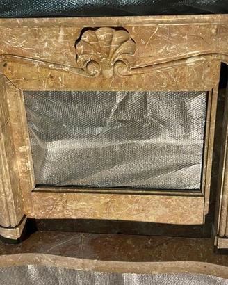 Cornice in marmo per caminetto