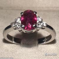 ANELLO ORO BIANCO 18kt. CON DIAMANTI E RUBINO