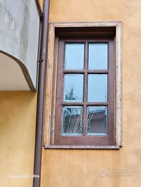 finestre e persiane alla romana in legno castagno