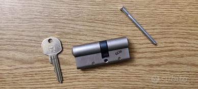 Serratura blocchetto cilindro 40 + 32 mm