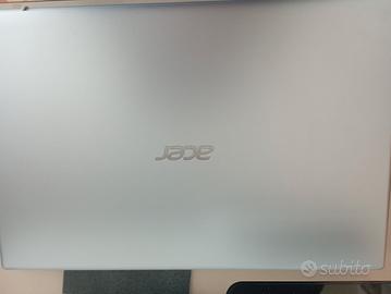 computer acer con custodia