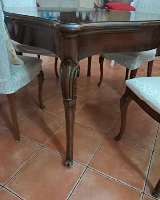  vetrina, tavolo e sedie in legno  