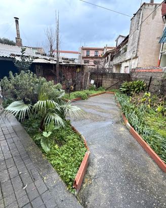 Bilocale con cortile