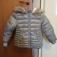 Giacca invernale con cappuccio 