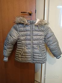 Giacca invernale con cappuccio 
