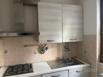 Cucina completa di elettrodomestici