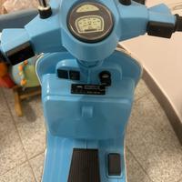 Vespa PX150 12V 7A Scooter Bike