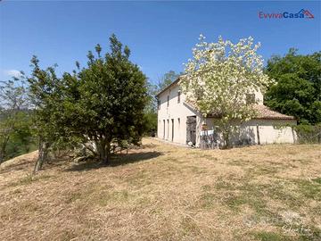 Casale con vista panoramica a Trecastelli